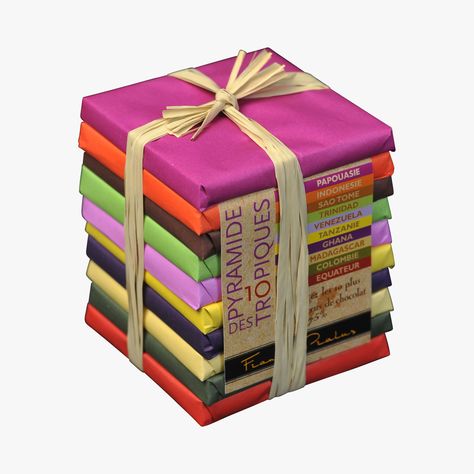 paquet de 10 petits chocolat carré dans un emballage coloré
